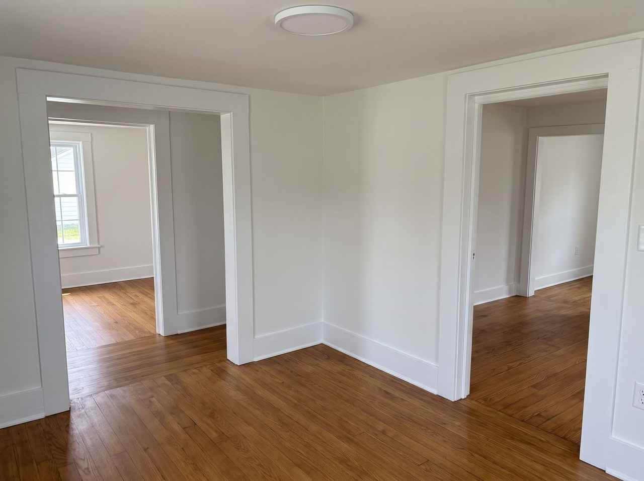 1149 Raymond St - Photo 4 of 9