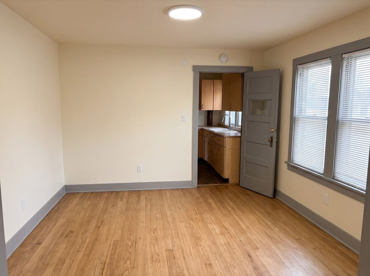 1149 Raymond St - Photo 6 of 9