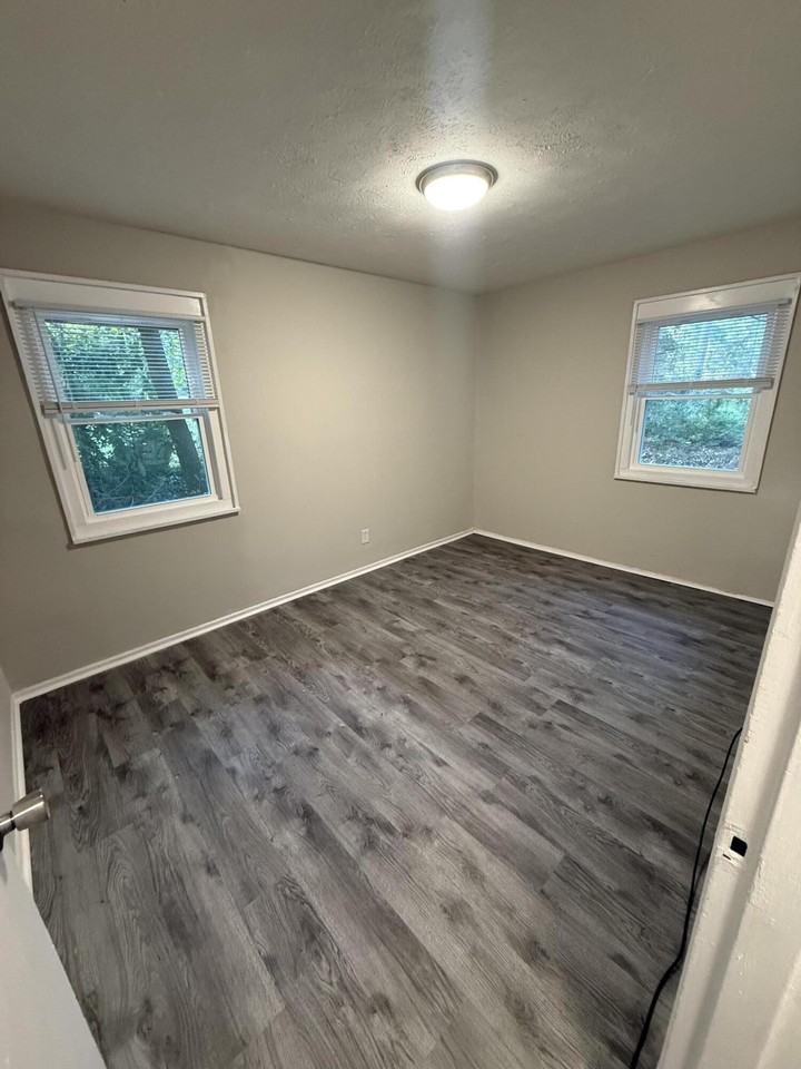 1513 Aldrich St Ne - Photo 2 of 7
