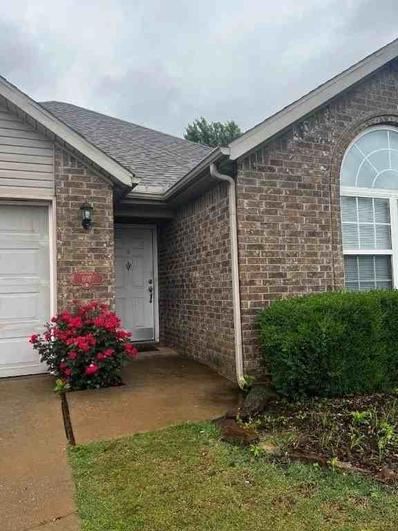 607 Emerald St - Photo 2 of 23