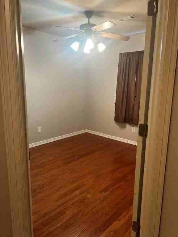 607 Emerald St - Photo 4 of 23