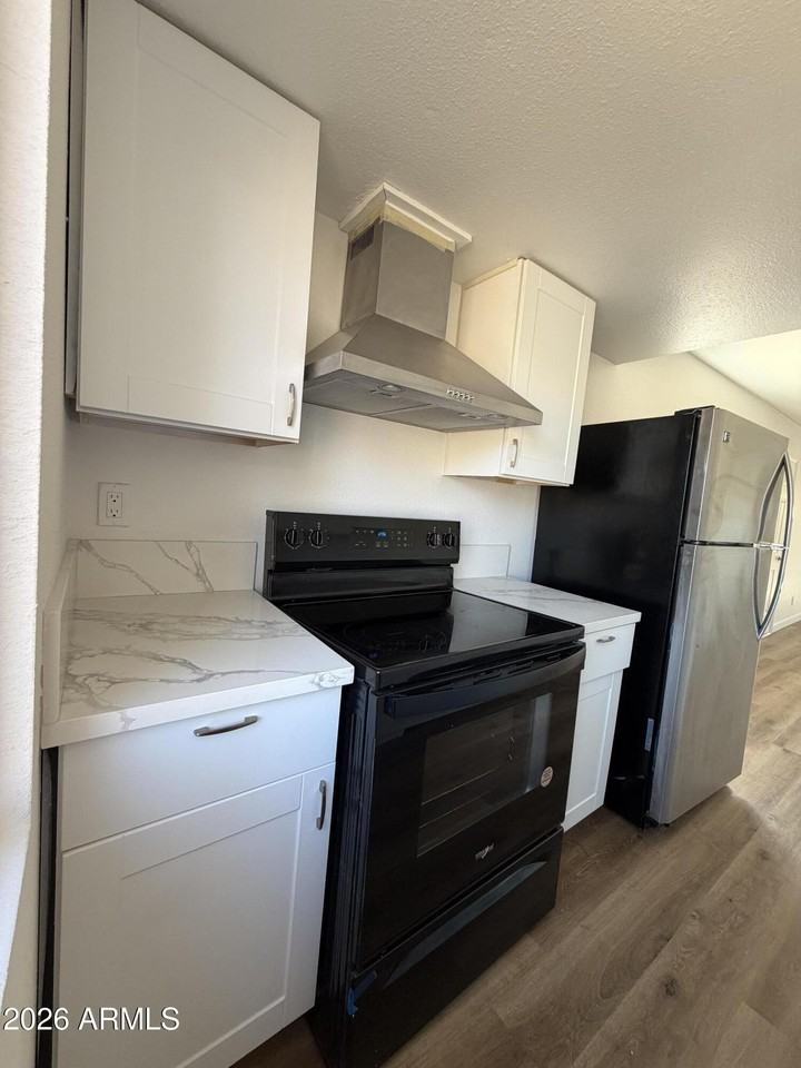 8235 N 34th Dr - Photo 4 of 20