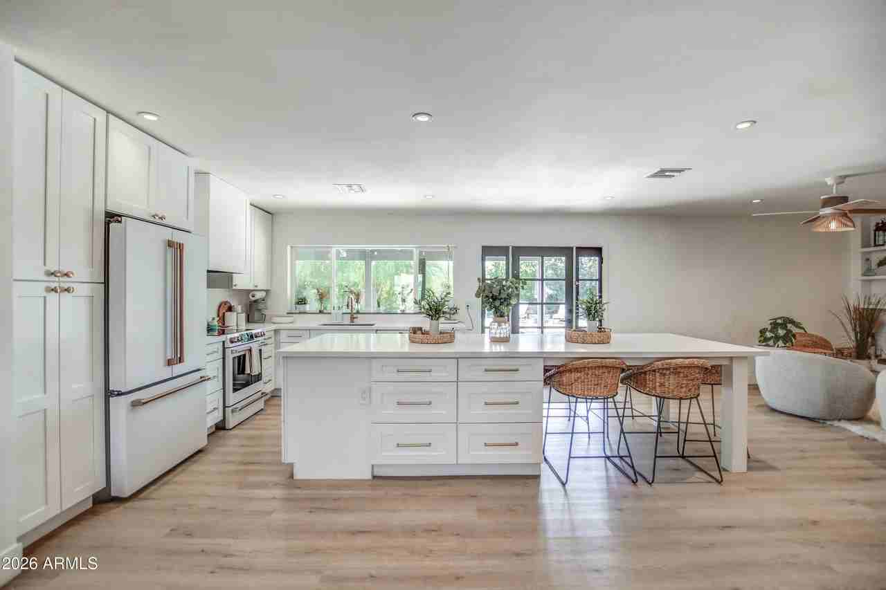 4011 E Hancock Dr - Photo 2 of 48