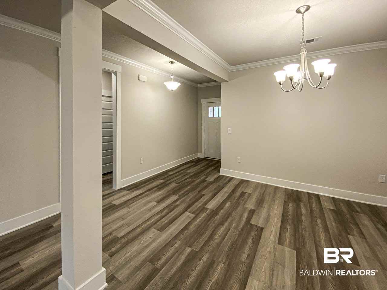10078 Lakeview Dr - Photo 2 of 25