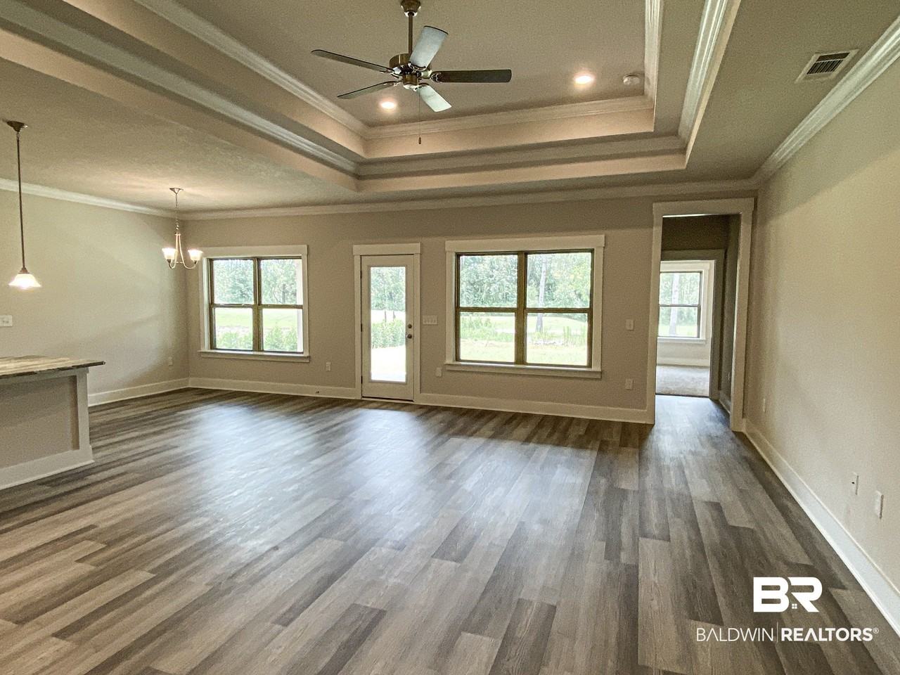 10078 Lakeview Dr - Photo 3 of 25