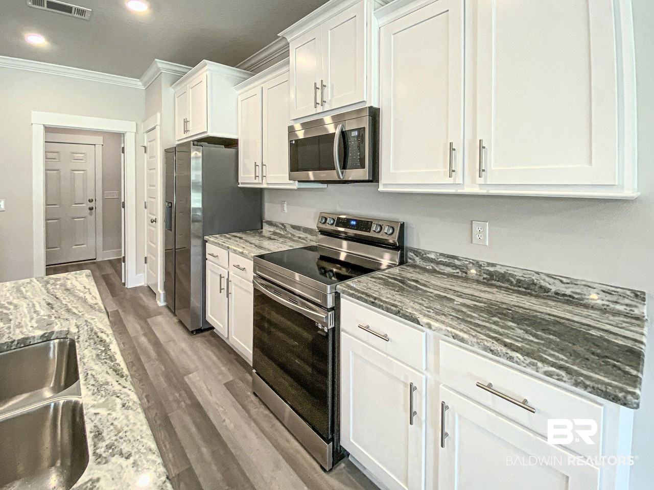 10078 Lakeview Dr - Photo 7 of 25