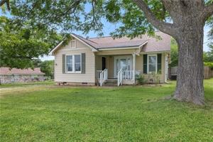 featured image of 709 Burleson St