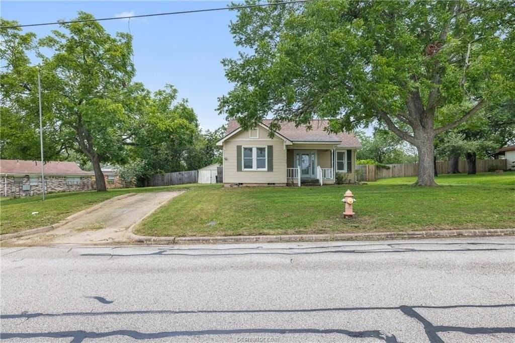 709 Burleson St - Photo 2 of 31