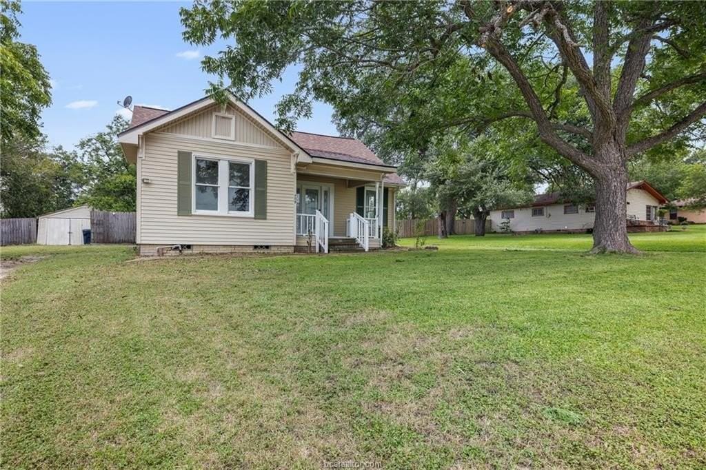 709 Burleson St - Photo 4 of 31