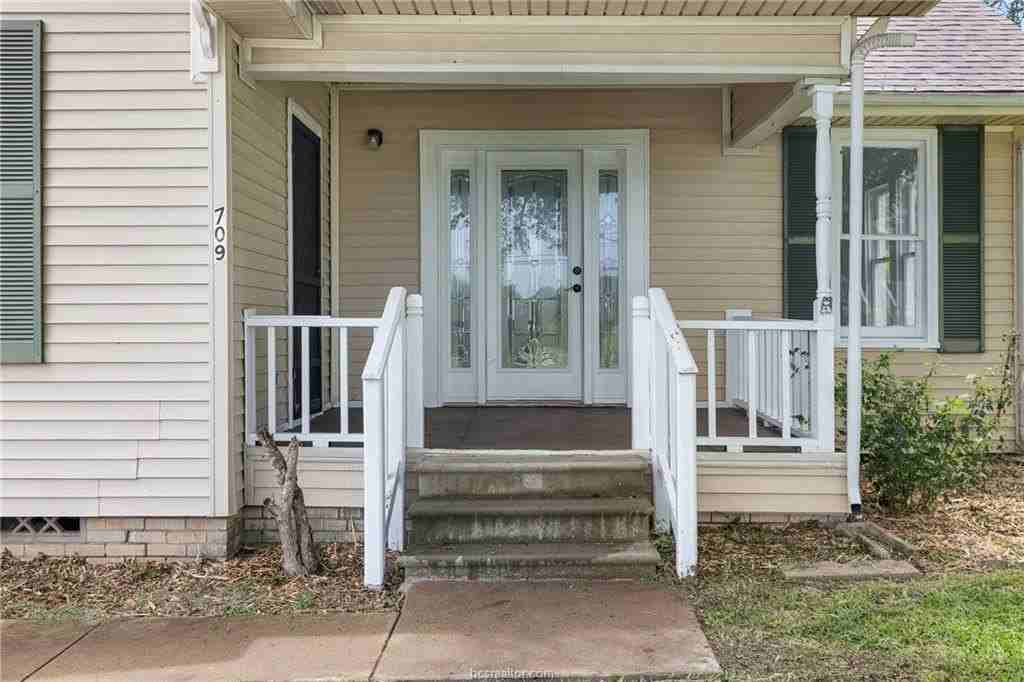 709 Burleson St - Photo 6 of 31