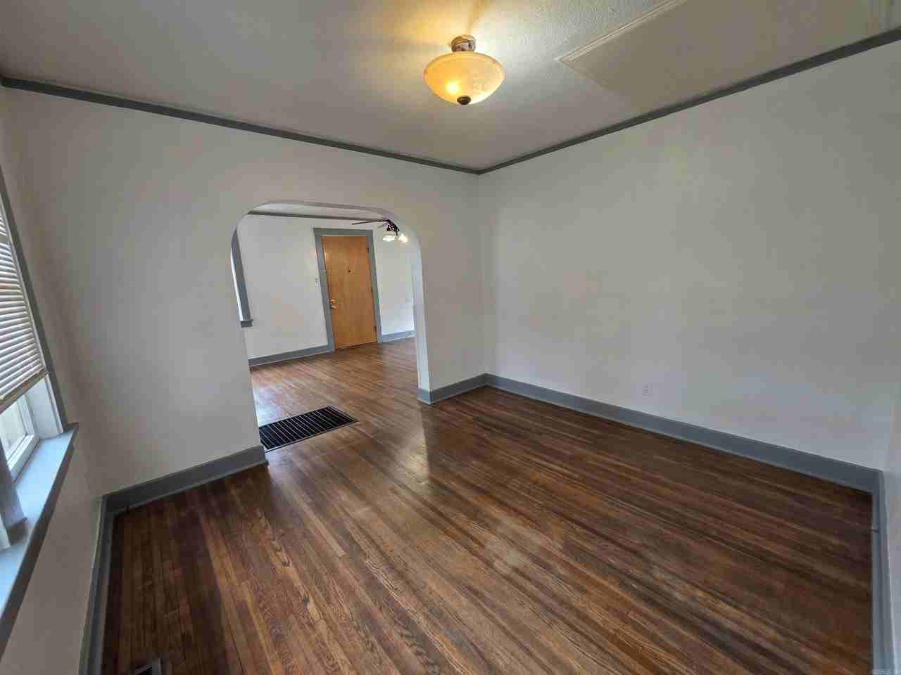 108 S Valentine St - Photo 3 of 11
