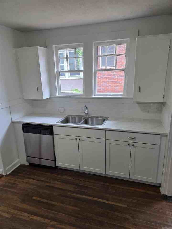 108 S Valentine St - Photo 4 of 11
