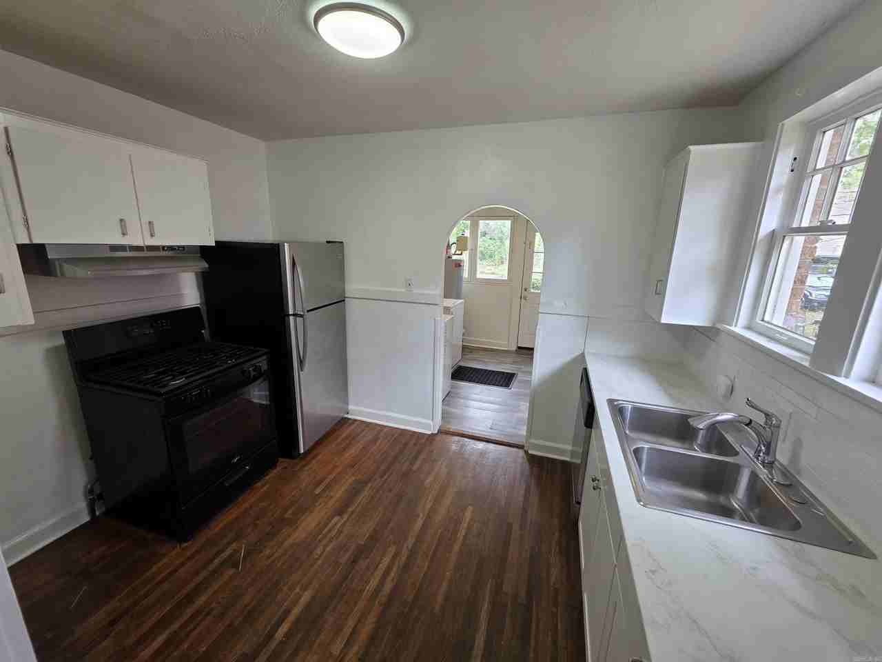 108 S Valentine St - Photo 5 of 11