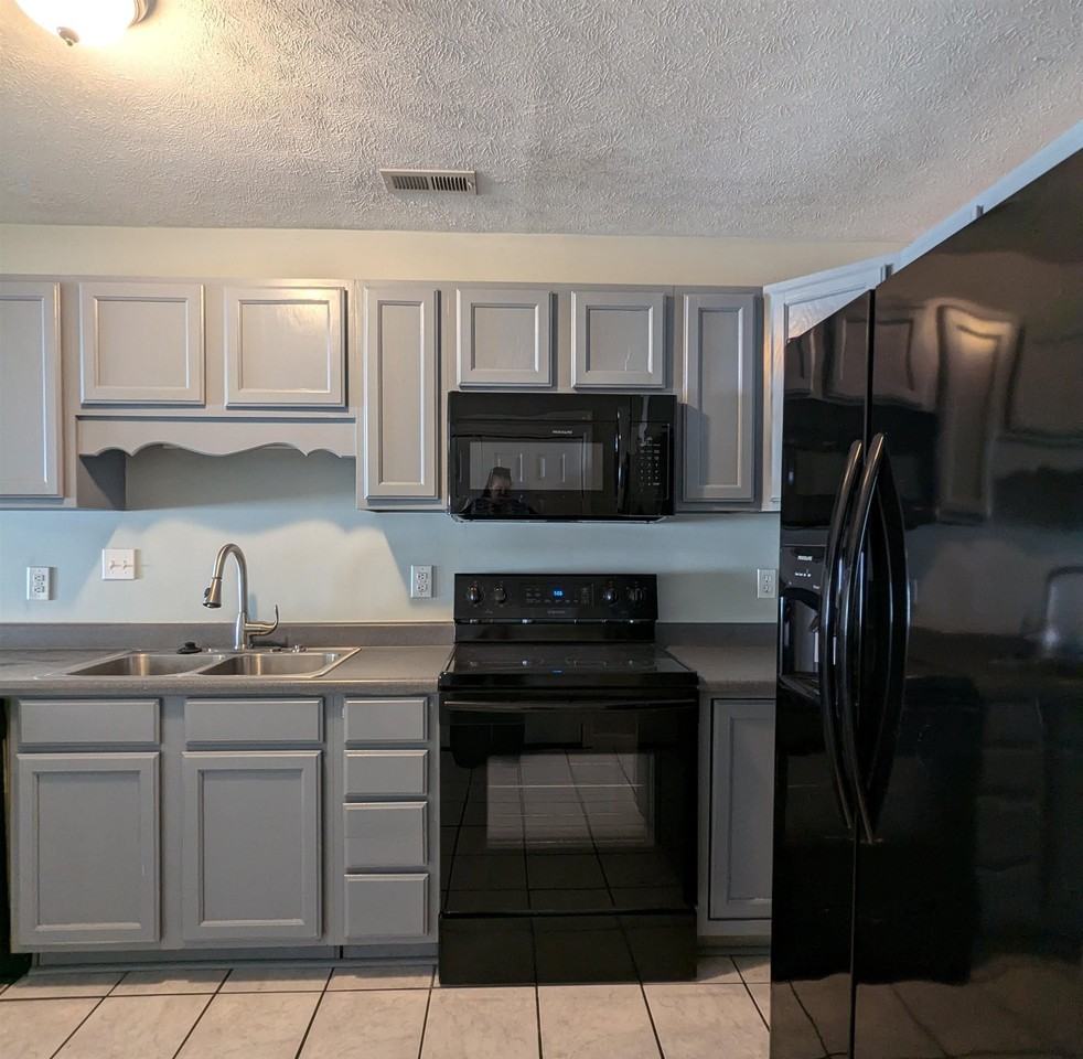8031 Resin Rd - Photo 6 of 11