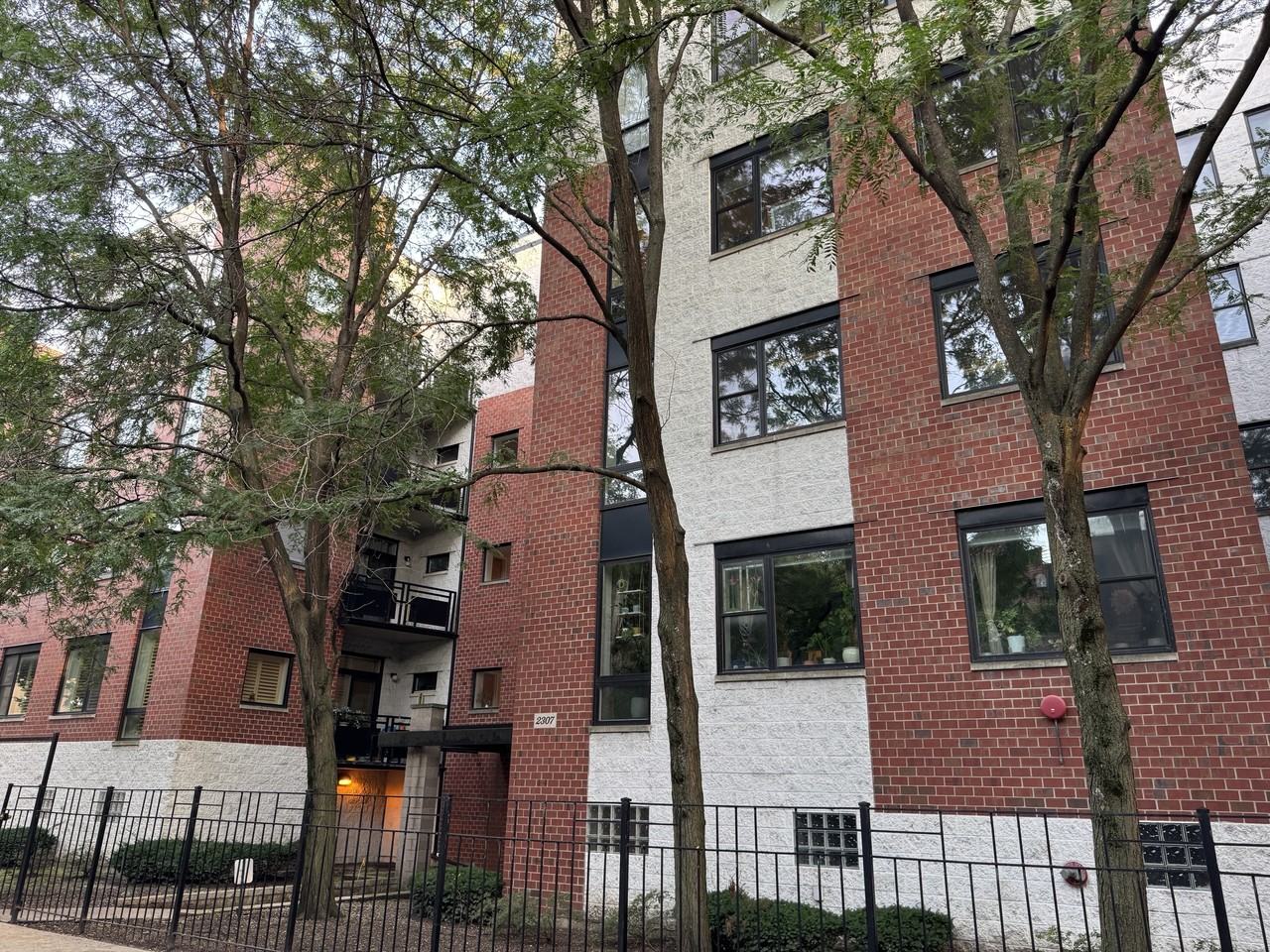 2307 W Wolfram St #214