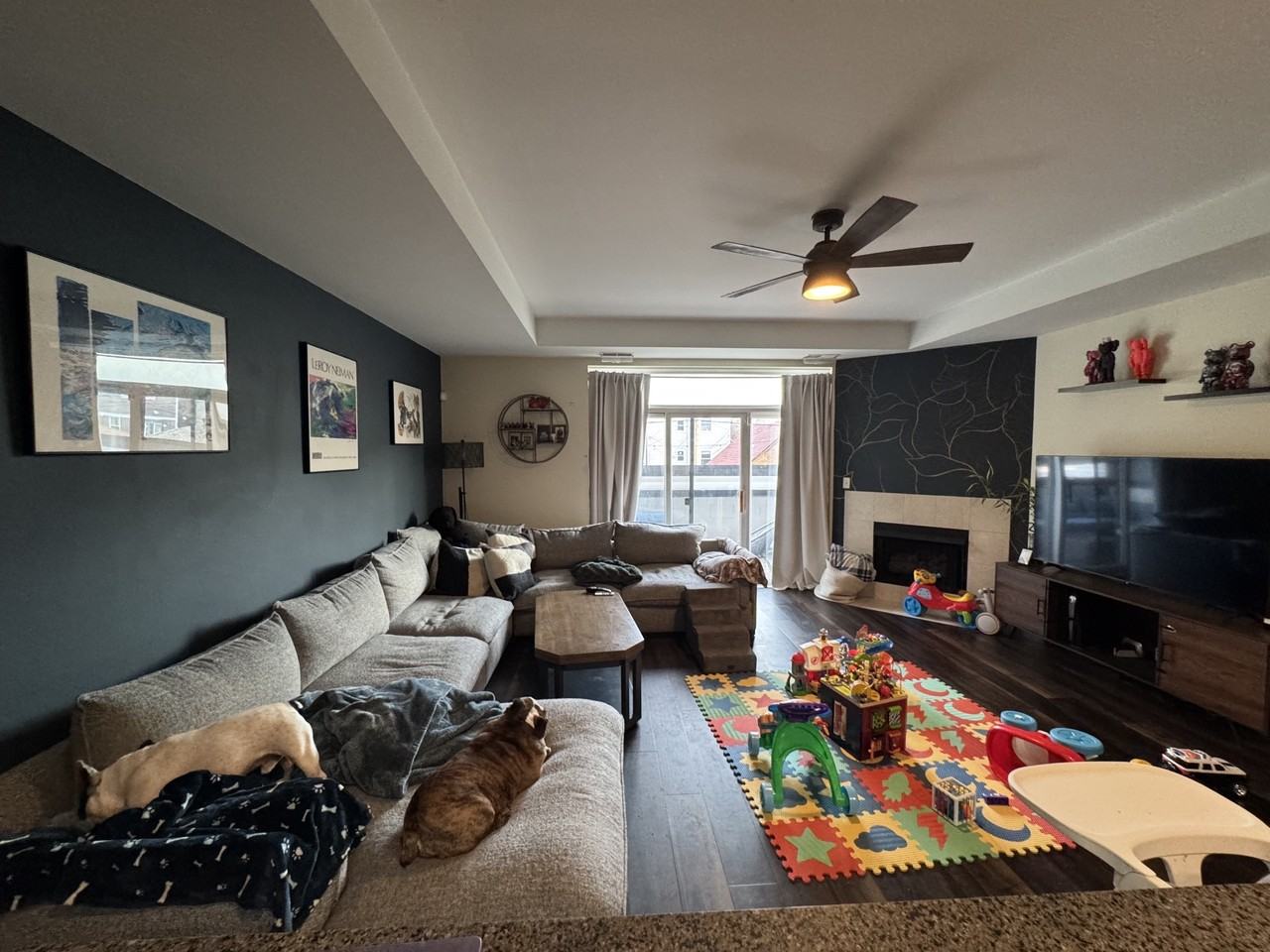 2307 W Wolfram St #214 - Photo 4 of 30