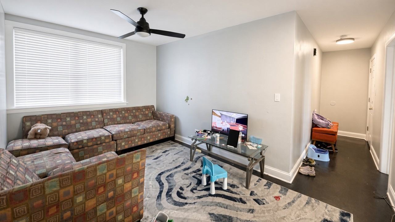 3338 W Bryn Mawr Ave #2R - Photo 5 of 11