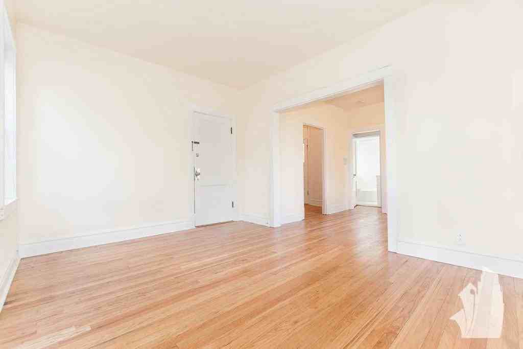 2915 W George St #2919G - Photo 2 of 9