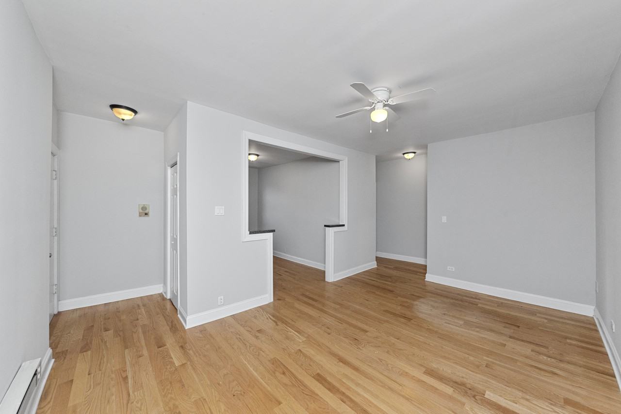 3720 N Pine Grove Ave #3720E1 - Photo 3 of 11