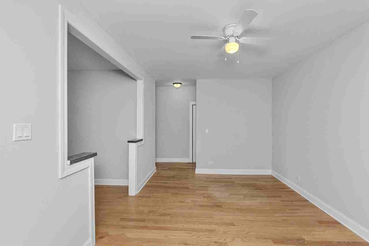 3720 N Pine Grove Ave #3720E1 - Photo 4 of 11