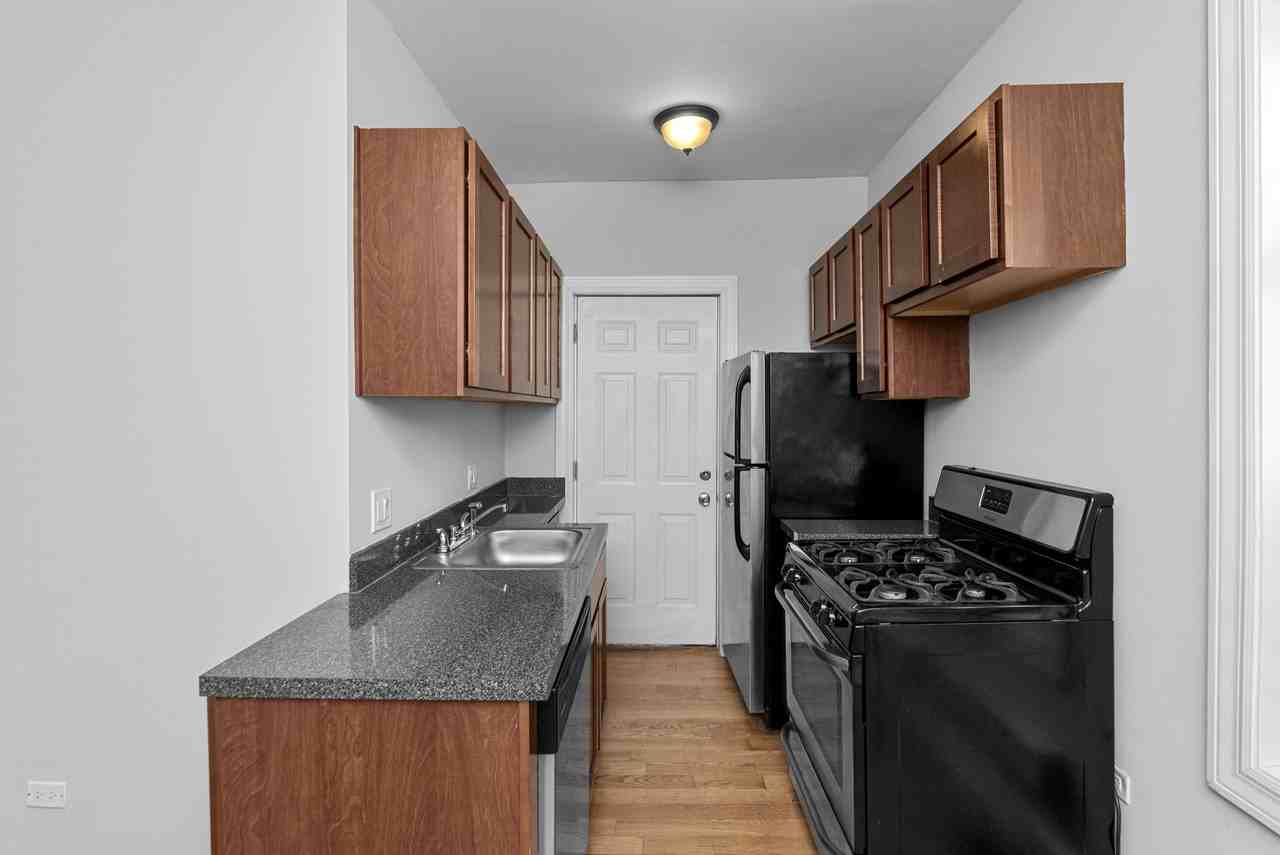 3720 N Pine Grove Ave #3720E1 - Photo 7 of 11