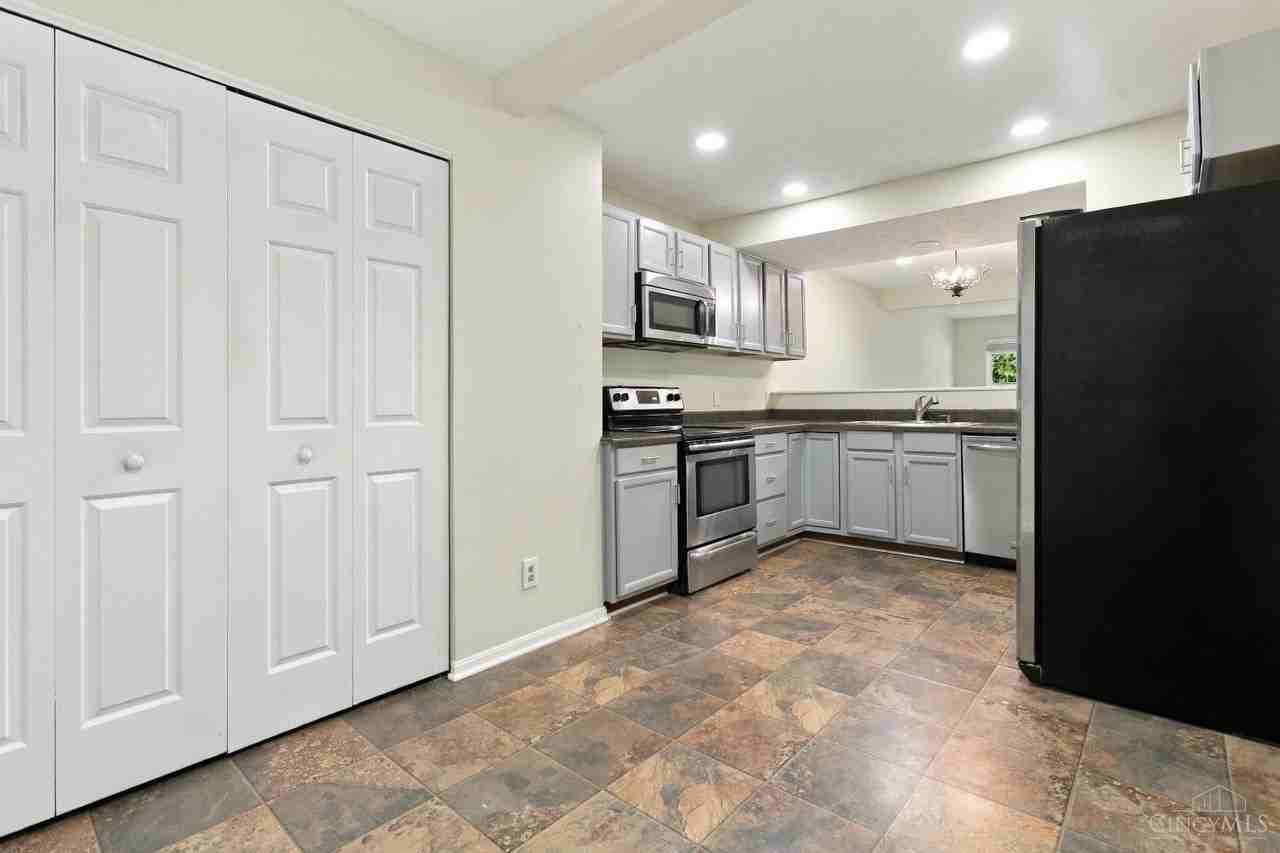 7576 Lake Pointe - Photo 5 of 41