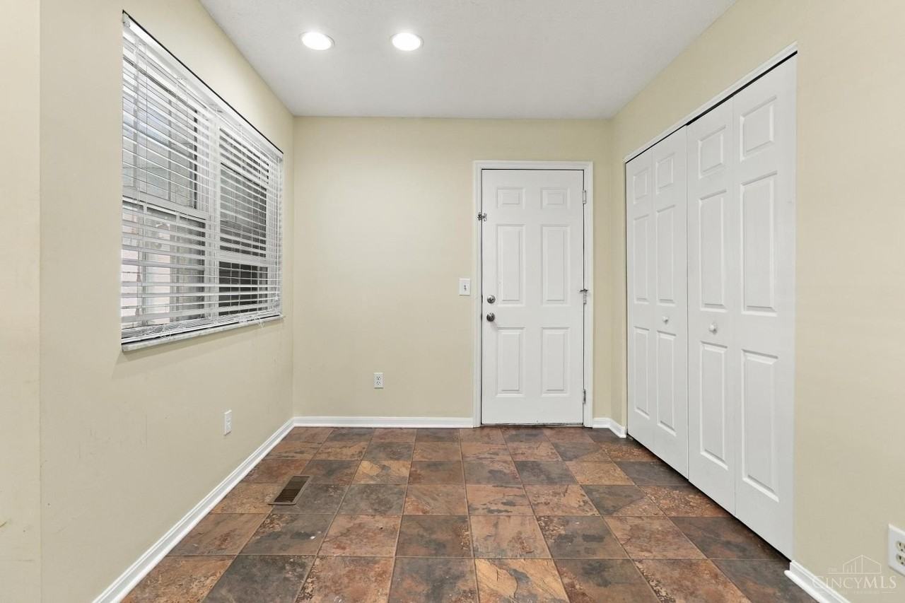 7576 Lake Pointe - Photo 6 of 41