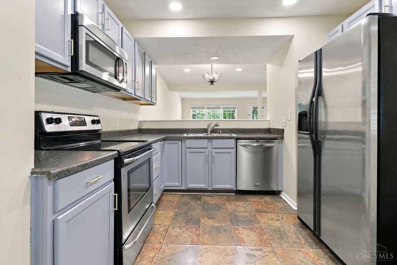 7576 Lake Pointe - Photo 7 of 41