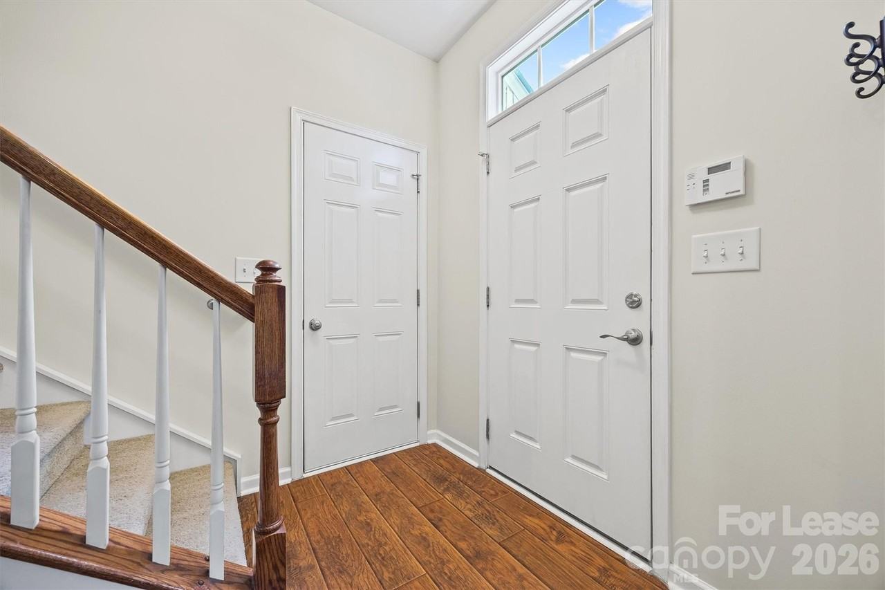 9736 Springholm Dr - Photo 3 of 39