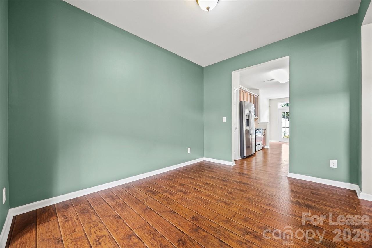 9736 Springholm Dr - Photo 4 of 39