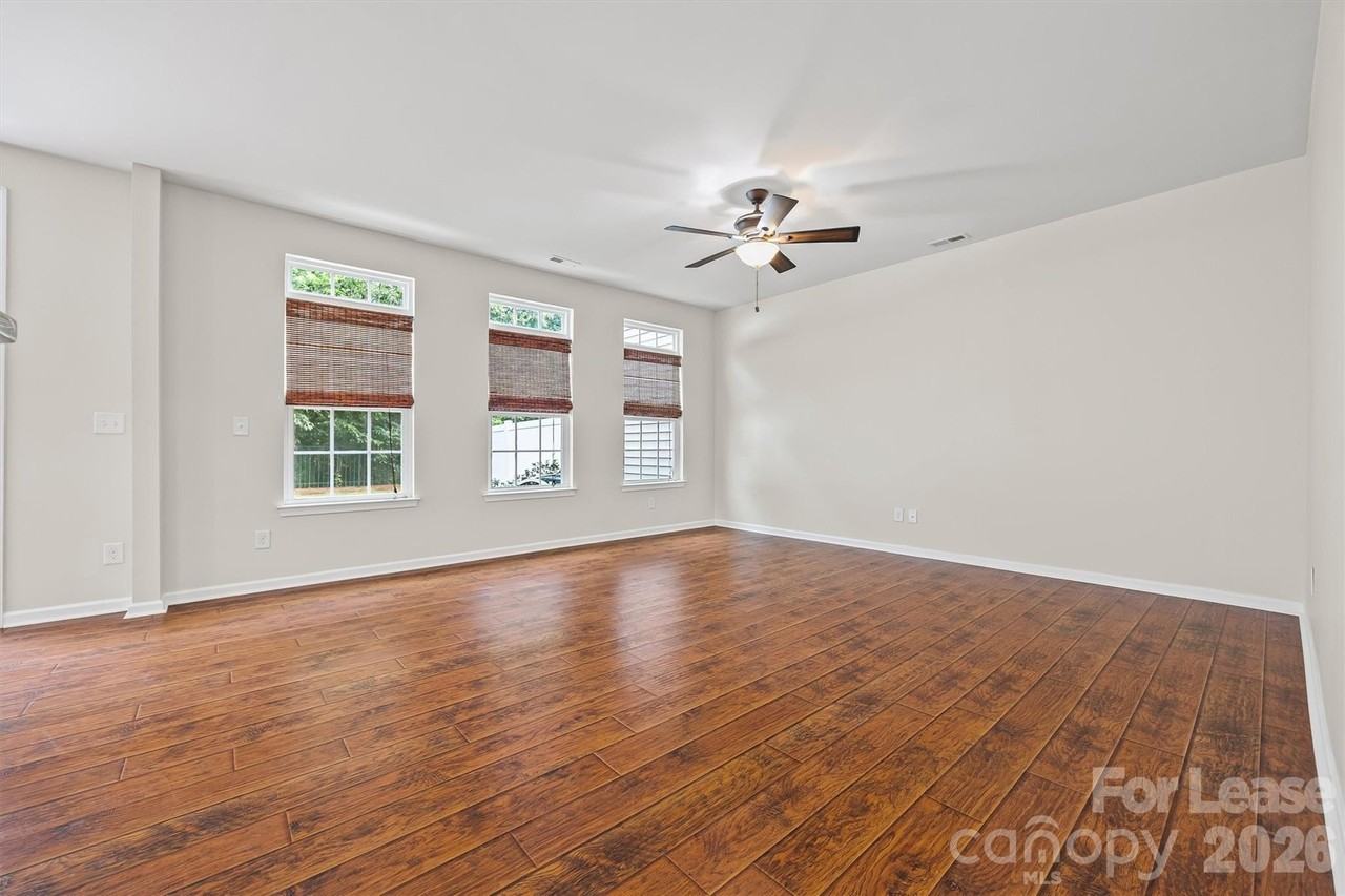 9736 Springholm Dr - Photo 6 of 39