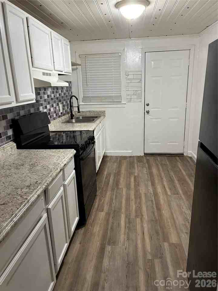 1345 Standish St #A - Photo 2 of 23