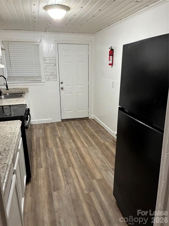 1345 Standish St #A - Photo 3 of 23