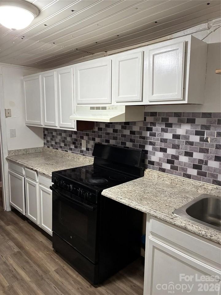 1345 Standish St #A - Photo 4 of 23