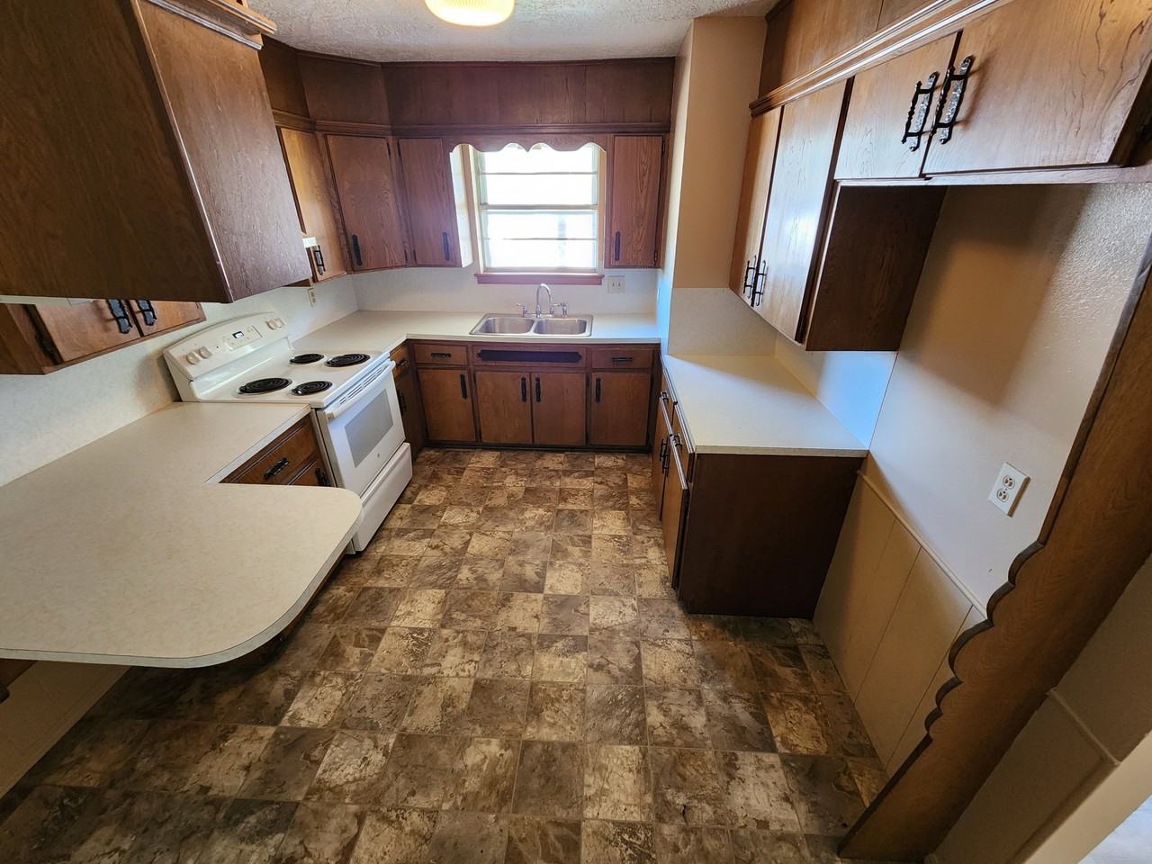 415 W 14th St #1 - Photo 4 of 12
