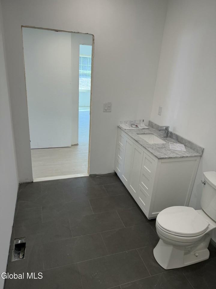 110 Panorama Dr - Photo 3 of 10