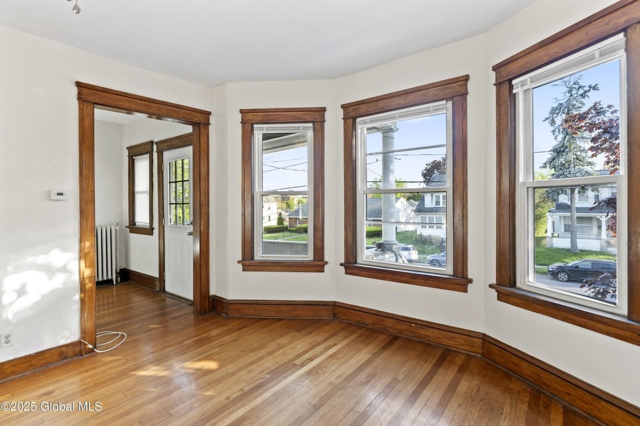 831 Washington Ave #2 - Photo 5 of 29