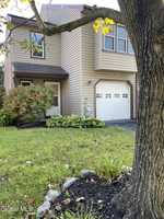 featured image of 13 Lexington Dr