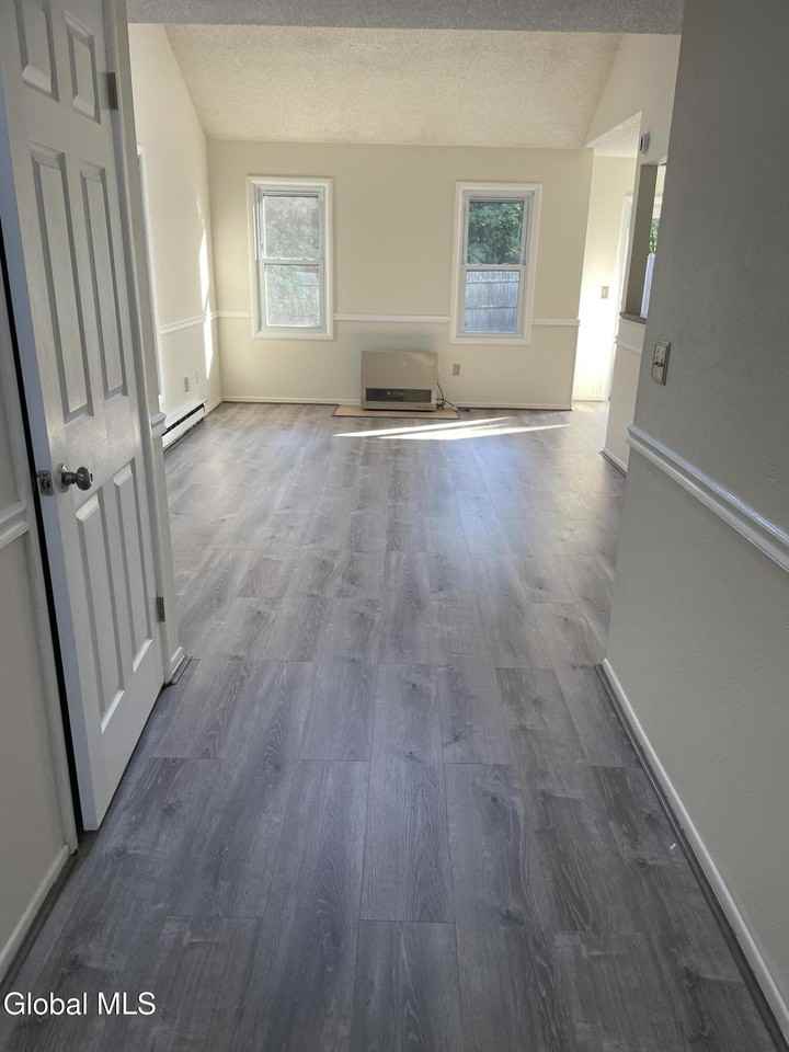 13 Lexington Dr - Photo 3 of 12