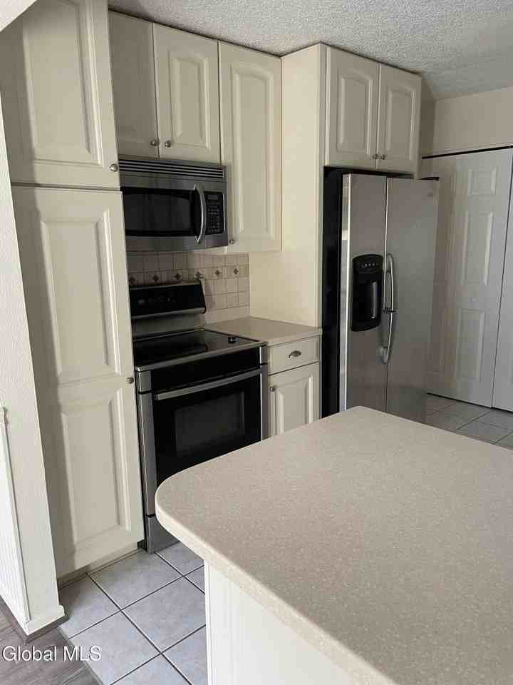 13 Lexington Dr - Photo 5 of 12