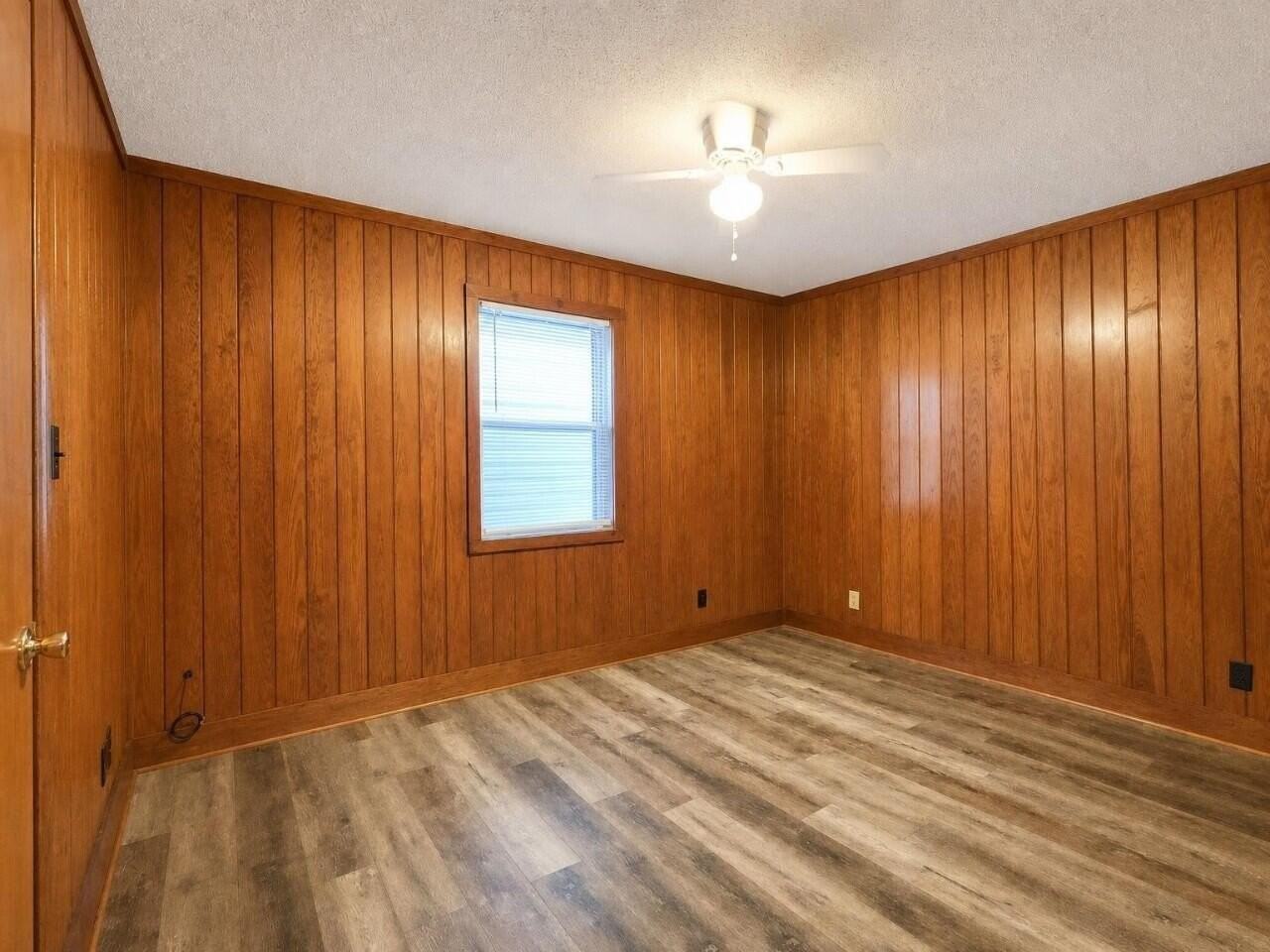 330 Michael Cir - Photo 3 of 13