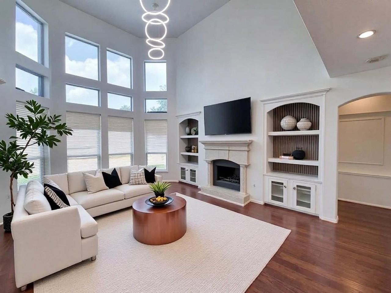 9422 Shelbourne Meadows Dr - Photo 4 of 49