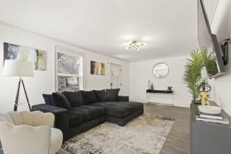1860 Bonniview St Sw - Photo 2 of 13