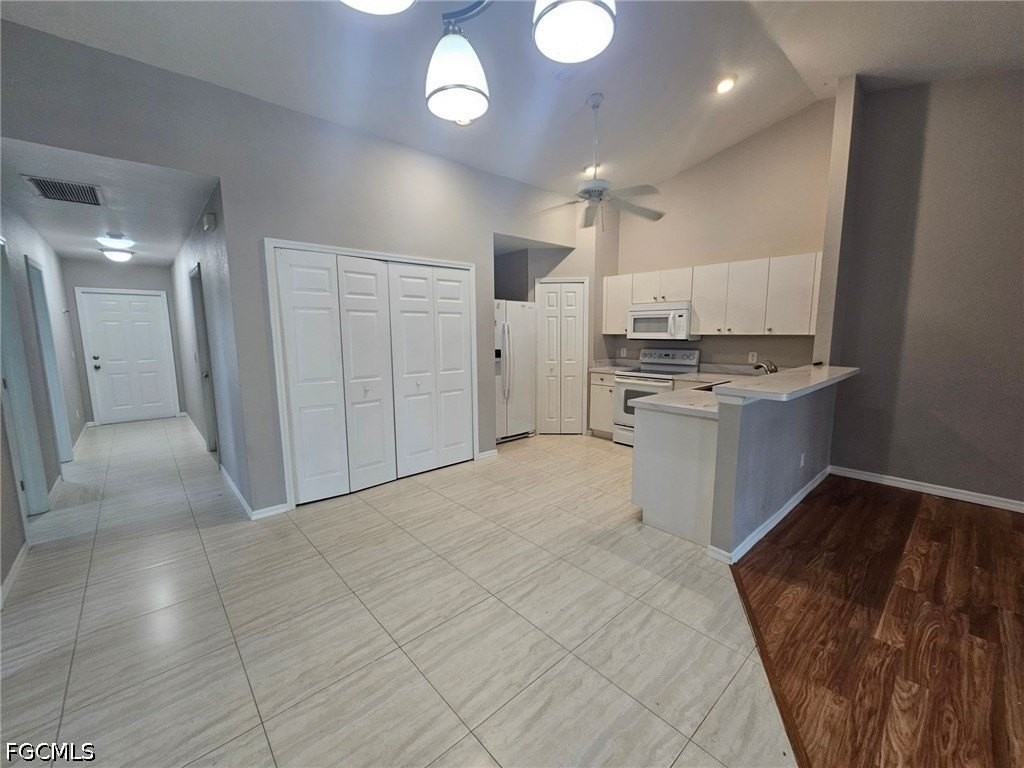 1036 Se 11th St - Photo 4 of 18