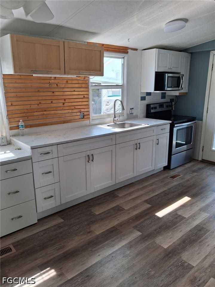 11028 Sunlight Ln - Photo 2 of 2