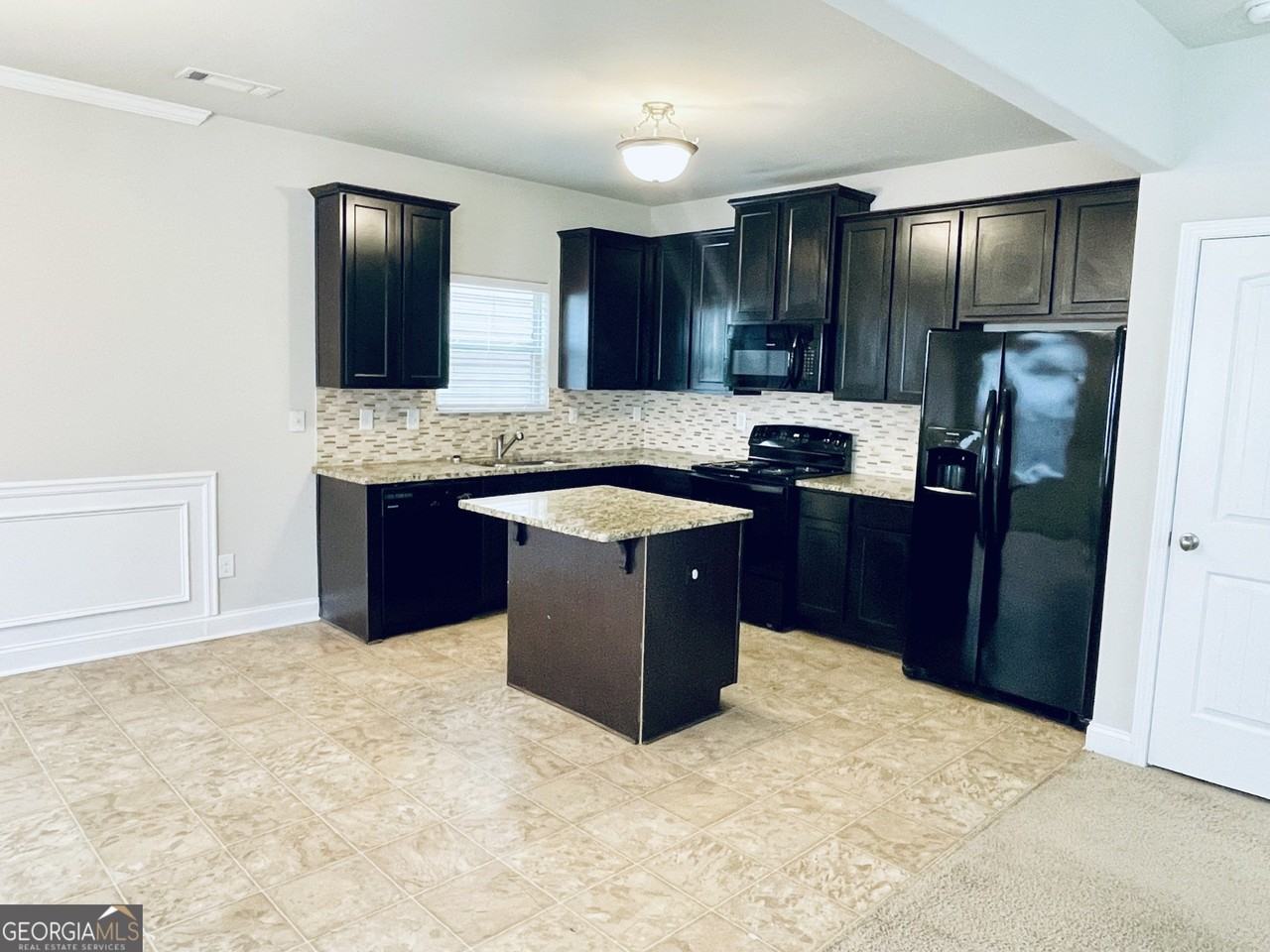 112 Leland Ln - Photo 4 of 16