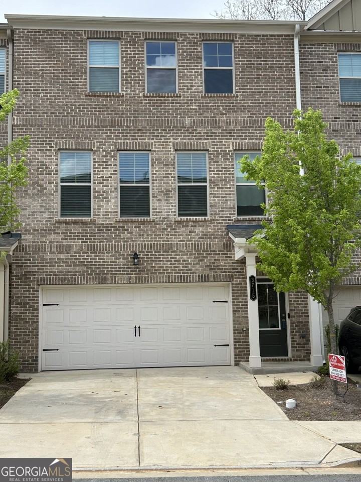 3715 Davis Cir - Photo 2 of 26