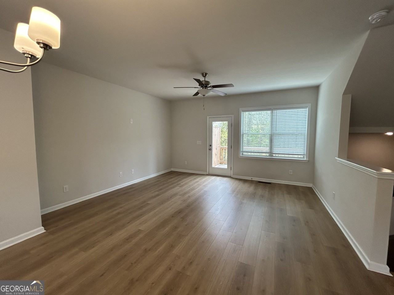 3715 Davis Cir - Photo 4 of 26