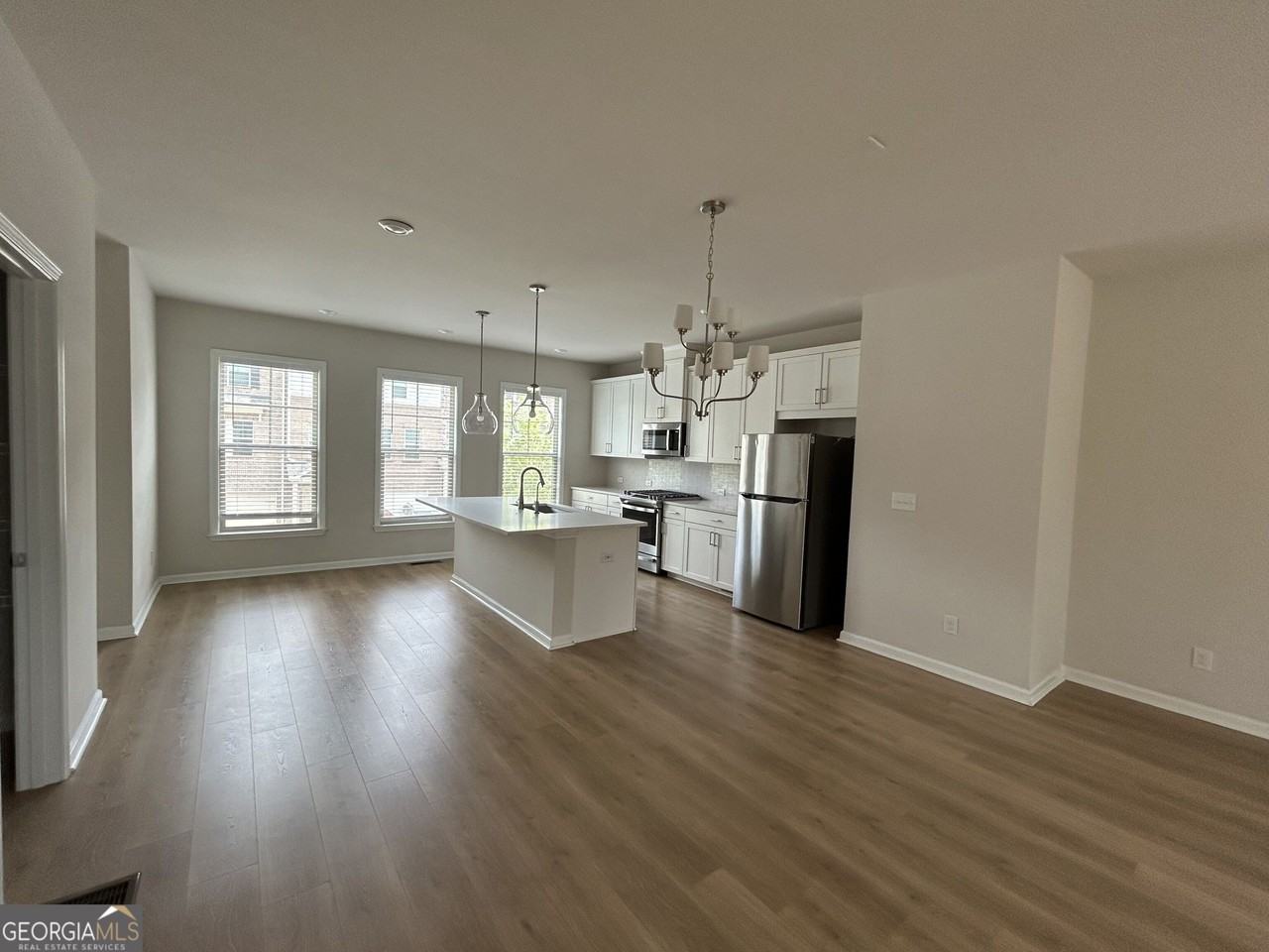 3715 Davis Cir - Photo 6 of 26