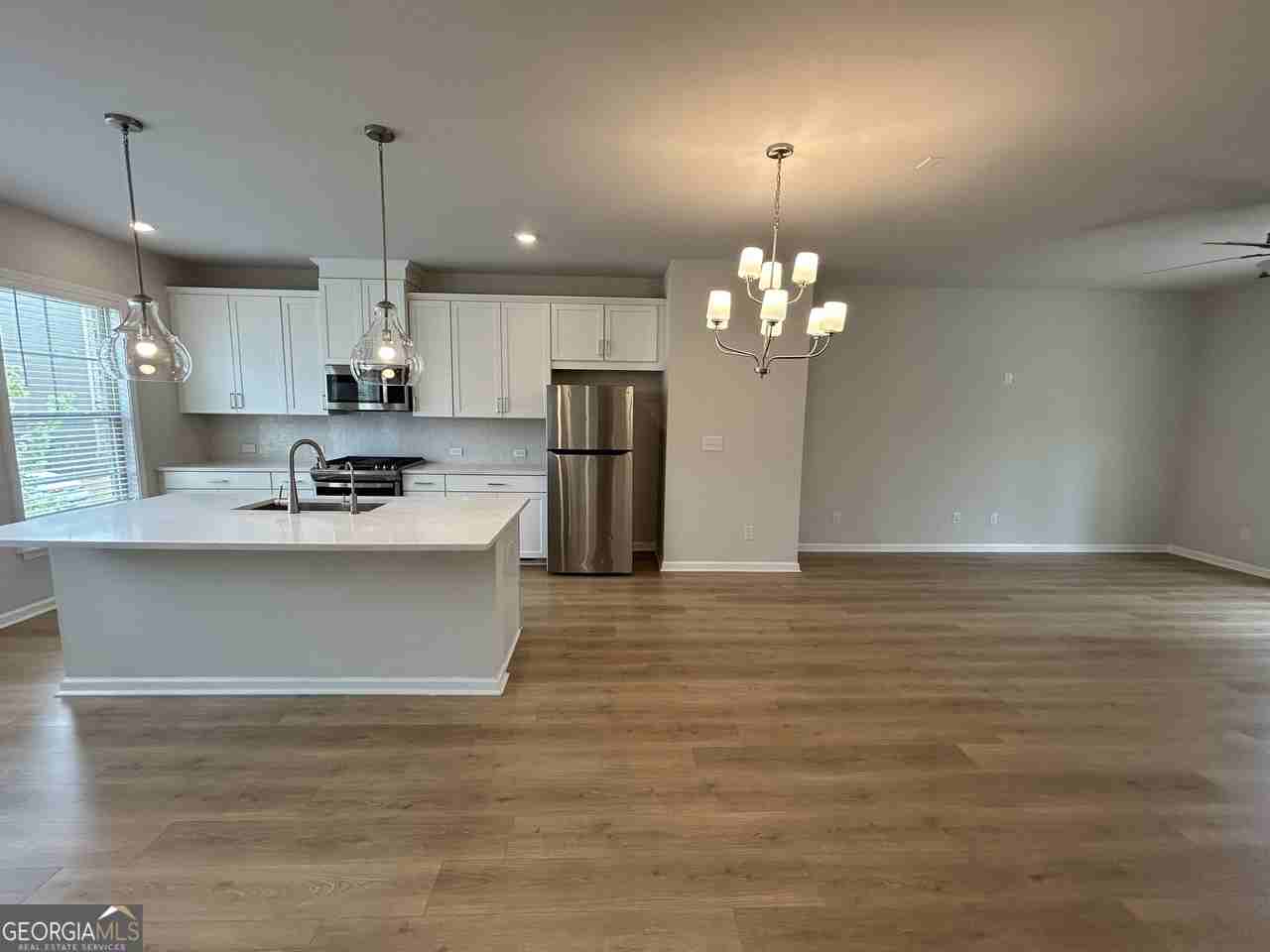 3715 Davis Cir - Photo 7 of 26